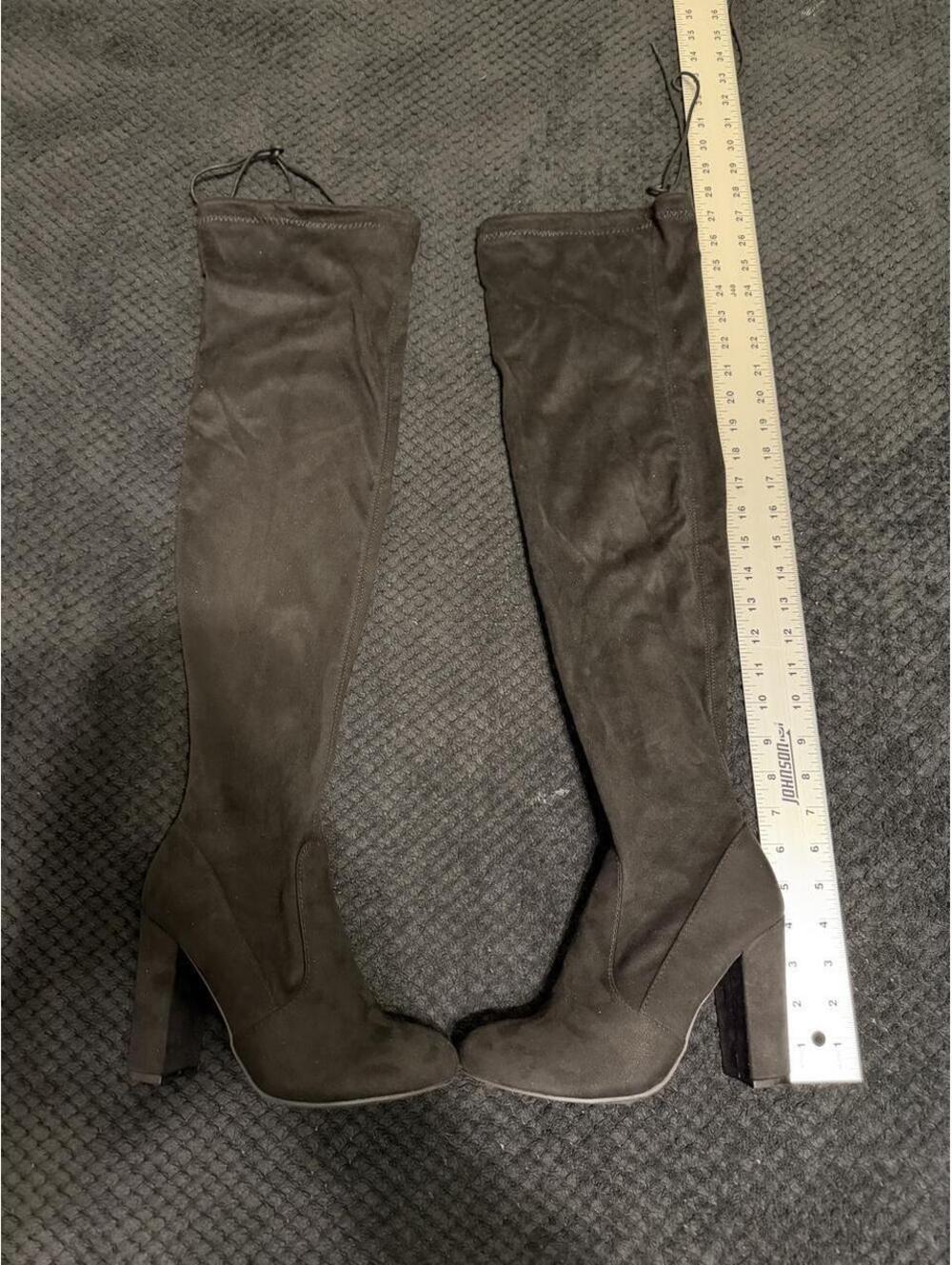 Black Fashion Nova over the knee boots size 8 #overtheknee #heels